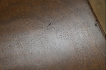 和製アンティーク　昭和を感じさせるレトロな雰囲気が魅力的な透かし彫り入り片袖机　(R-079077)