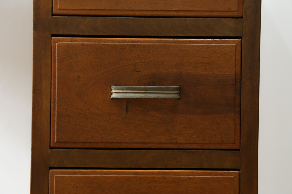 和製アンティーク　昭和を感じさせるレトロな雰囲気が魅力的な透かし彫り入り片袖机　(R-079077)