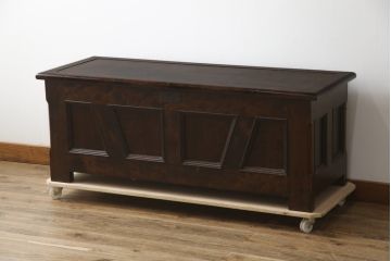 希少!!　中古　松本民芸家具　木目が作りだすランダムな色の濃淡が美しいA型チェスト(ベンチ収納、ベンチチェスト、コファ、ブランケットボックス、収納箱)(定価約31万円)(R-079080)