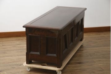 希少!!　中古　松本民芸家具　木目が作りだすランダムな色の濃淡が美しいA型チェスト(ベンチ収納、ベンチチェスト、コファ、ブランケットボックス、収納箱)(定価約31万円)(R-079080)