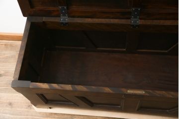 希少!!　中古　松本民芸家具　木目が作りだすランダムな色の濃淡が美しいA型チェスト(ベンチ収納、ベンチチェスト、コファ、ブランケットボックス、収納箱)(定価約31万円)(R-079080)