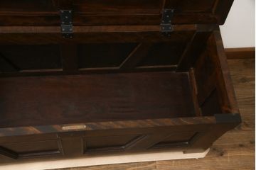 希少!!　中古　松本民芸家具　木目が作りだすランダムな色の濃淡が美しいA型チェスト(ベンチ収納、ベンチチェスト、コファ、ブランケットボックス、収納箱)(定価約31万円)(R-079080)