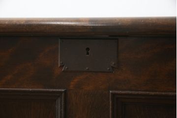希少!!　中古　松本民芸家具　木目が作りだすランダムな色の濃淡が美しいA型チェスト(ベンチ収納、ベンチチェスト、コファ、ブランケットボックス、収納箱)(定価約31万円)(R-079080)