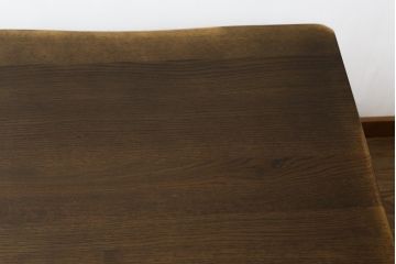 中古　美品　柏木工(KASHIWA)　WILDERNESS(ウィルダネス)　ナラ材　美しい杢目とシックな色合いが魅力のダイニングテーブル(4人掛け、4P、6人掛け、6P、食卓)(定価約26万円)(R-079081)
