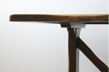 中古　美品　柏木工(KASHIWA)　WILDERNESS(ウィルダネス)　ナラ材　美しい杢目とシックな色合いが魅力のダイニングテーブル(4人掛け、4P、6人掛け、6P、食卓)(定価約26万円)(R-079081)