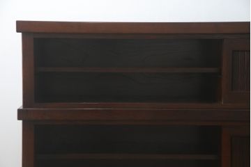 中古　美品!!　欅(ケヤキ)材　上質な和の空間づくりにぴったりな縦格子入りの水屋箪笥サイドボード(食器棚、戸棚、収納棚、サイドキャビネット)(R-079084)