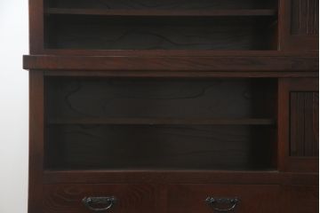 中古　美品!!　欅(ケヤキ)材　上質な和の空間づくりにぴったりな縦格子入りの水屋箪笥サイドボード(食器棚、戸棚、収納棚、サイドキャビネット)(R-079084)