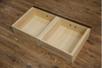 中古　美品!!　欅(ケヤキ)材　上質な和の空間づくりにぴったりな縦格子入りの水屋箪笥サイドボード(食器棚、戸棚、収納棚、サイドキャビネット)(R-079084)