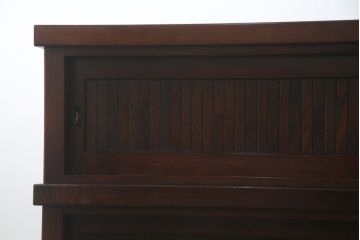 中古　美品!!　欅(ケヤキ)材　上質な和の空間づくりにぴったりな縦格子入りの水屋箪笥サイドボード(食器棚、戸棚、収納棚、サイドキャビネット)(R-079084)