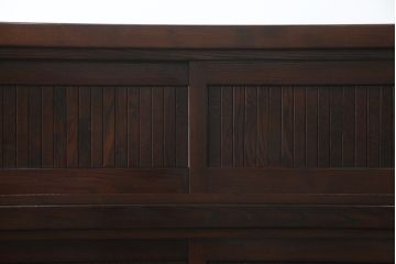 中古　美品!!　欅(ケヤキ)材　上質な和の空間づくりにぴったりな縦格子入りの水屋箪笥サイドボード(食器棚、戸棚、収納棚、サイドキャビネット)(R-079084)