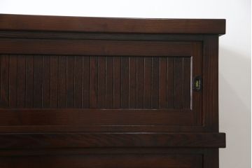 中古　美品!!　欅(ケヤキ)材　上質な和の空間づくりにぴったりな縦格子入りの水屋箪笥サイドボード(食器棚、戸棚、収納棚、サイドキャビネット)(R-079084)