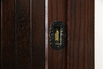 中古　美品!!　欅(ケヤキ)材　上質な和の空間づくりにぴったりな縦格子入りの水屋箪笥サイドボード(食器棚、戸棚、収納棚、サイドキャビネット)(R-079084)