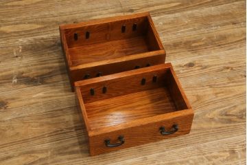 中古　民芸家具　ニレ材　和小物のディスプレイにもぴったりの小さな卓上階段箪笥(和たんす、収納タンス、整理箪笥、卓上収納、小物収納、小引き出し)(R-079086)