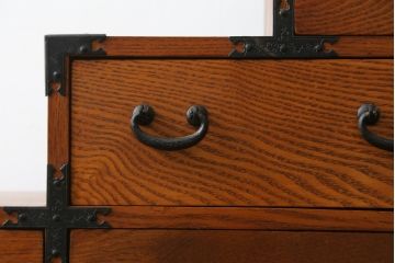 中古　民芸家具　ニレ材　和小物のディスプレイにもぴったりの小さな卓上階段箪笥(和たんす、収納タンス、整理箪笥、卓上収納、小物収納、小引き出し)(R-079086)