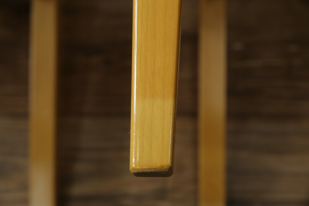 中古　美品!!　IDC大塚家具取り扱い　SPLENDOR(スプレンダー)　バーズアイメープル　洗練されたデザインが美しいダイニングチェア4脚セット　定価4脚で約23万円　(R-079089)