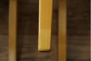 中古　美品!!　IDC大塚家具取り扱い　SPLENDOR(スプレンダー)　バーズアイメープル　洗練されたデザインが美しいダイニングチェア4脚セット　定価4脚で約23万円　(R-079089)