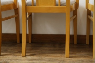 中古　美品!!　IDC大塚家具取り扱い　SPLENDOR(スプレンダー)　バーズアイメープル　洗練されたデザインが美しいダイニングチェア4脚セット　定価4脚で約23万円　(R-079089)