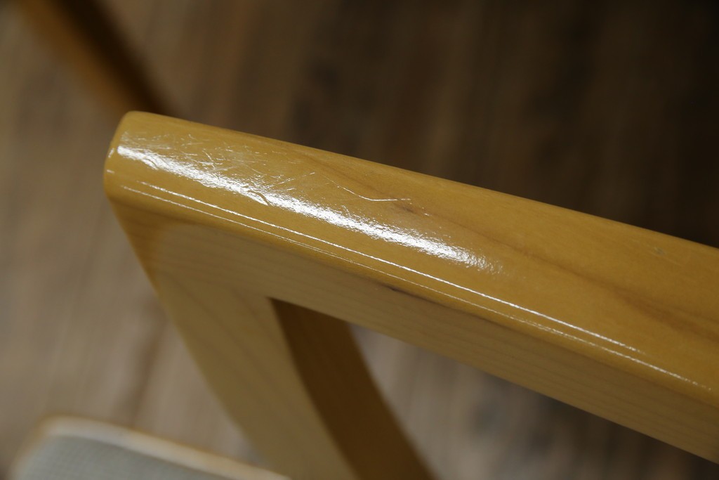 中古　美品!!　IDC大塚家具取り扱い　SPLENDOR(スプレンダー)　バーズアイメープル　洗練されたデザインが美しいダイニングチェア4脚セット　定価4脚で約23万円　(R-079089)