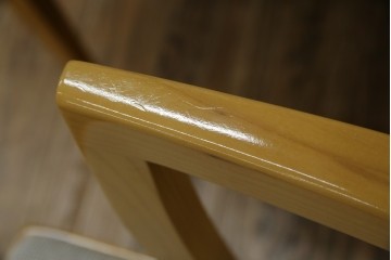 中古　美品!!　IDC大塚家具取り扱い　SPLENDOR(スプレンダー)　バーズアイメープル　洗練されたデザインが美しいダイニングチェア4脚セット　定価4脚で約23万円　(R-079089)