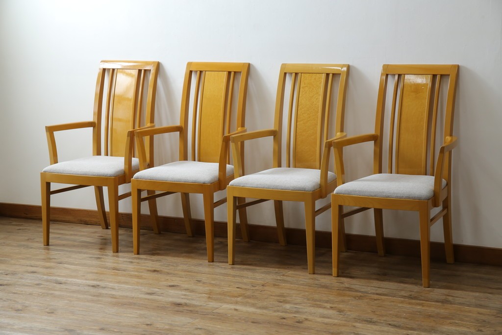 中古　美品!!　IDC大塚家具取り扱い　SPLENDOR(スプレンダー)　バーズアイメープル　洗練されたデザインが美しいダイニングチェア4脚セット　定価4脚で約23万円　(R-079089)