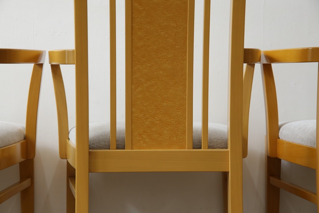 中古　美品!!　IDC大塚家具取り扱い　SPLENDOR(スプレンダー)　バーズアイメープル　洗練されたデザインが美しいダイニングチェア4脚セット　定価4脚で約23万円　(R-079089)