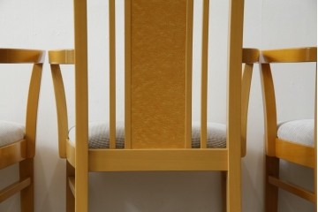 中古　美品!!　IDC大塚家具取り扱い　SPLENDOR(スプレンダー)　バーズアイメープル　洗練されたデザインが美しいダイニングチェア4脚セット　定価4脚で約23万円　(R-079089)