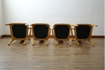 中古　美品!!　IDC大塚家具取り扱い　SPLENDOR(スプレンダー)　バーズアイメープル　洗練されたデザインが美しいダイニングチェア4脚セット　定価4脚で約23万円　(R-079089)