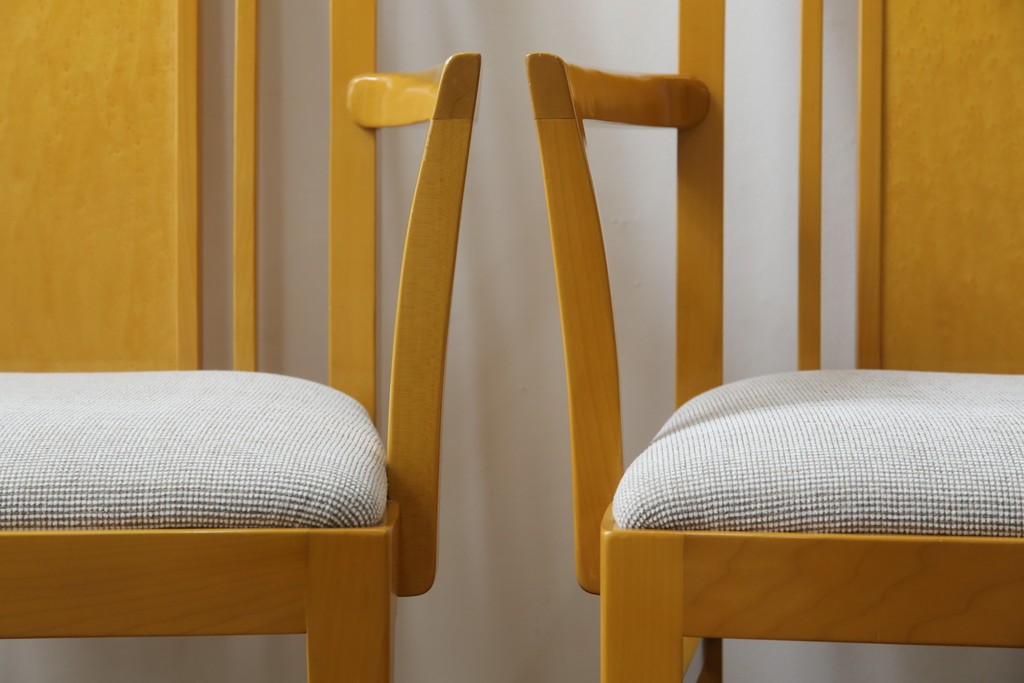 中古　美品!!　IDC大塚家具取り扱い　SPLENDOR(スプレンダー)　バーズアイメープル　洗練されたデザインが美しいダイニングチェア4脚セット　定価4脚で約23万円　(R-079089)