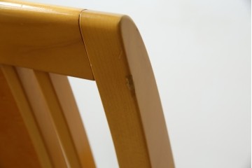 中古　美品!!　IDC大塚家具取り扱い　SPLENDOR(スプレンダー)　バーズアイメープル　洗練されたデザインが美しいダイニングチェア4脚セット　定価4脚で約23万円　(R-079089)