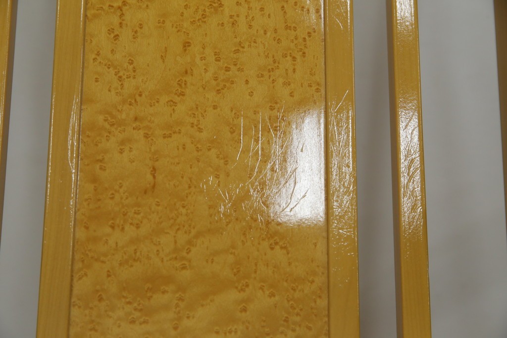 中古　美品!!　IDC大塚家具取り扱い　SPLENDOR(スプレンダー)　バーズアイメープル　洗練されたデザインが美しいダイニングチェア4脚セット　定価4脚で約23万円　(R-079089)