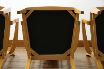 中古　美品!!　IDC大塚家具取り扱い　SPLENDOR(スプレンダー)　バーズアイメープル　洗練されたデザインが美しいダイニングチェア4脚セット　定価4脚で約23万円　(R-079089)