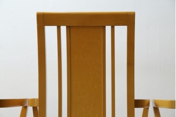 中古　美品!!　IDC大塚家具取り扱い　SPLENDOR(スプレンダー)　バーズアイメープル　洗練されたデザインが美しいダイニングチェア4脚セット　定価4脚で約23万円　(R-079089)