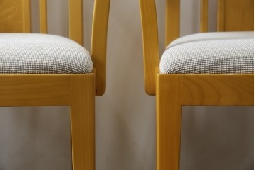 中古　美品!!　IDC大塚家具取り扱い　SPLENDOR(スプレンダー)　バーズアイメープル　洗練されたデザインが美しいダイニングチェア4脚セット　定価4脚で約23万円　(R-079089)