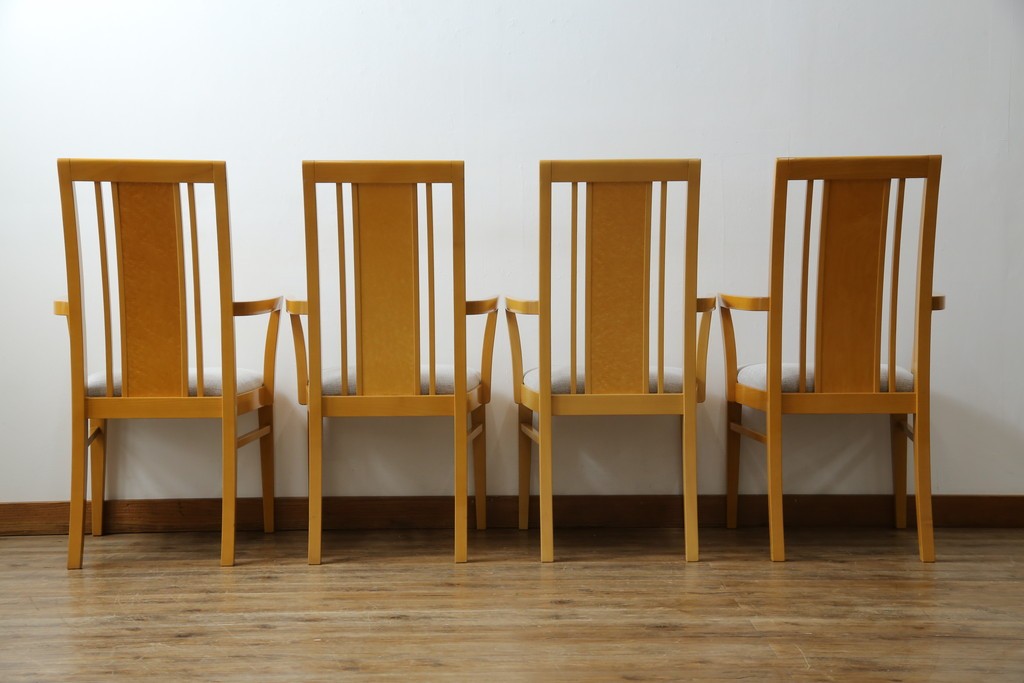 中古　美品!!　IDC大塚家具取り扱い　SPLENDOR(スプレンダー)　バーズアイメープル　洗練されたデザインが美しいダイニングチェア4脚セット　定価4脚で約23万円　(R-079089)