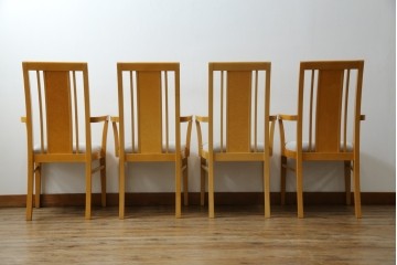 中古　美品!!　IDC大塚家具取り扱い　SPLENDOR(スプレンダー)　バーズアイメープル　洗練されたデザインが美しいダイニングチェア4脚セット　定価4脚で約23万円　(R-079089)