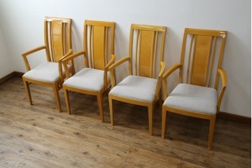 中古　美品!!　IDC大塚家具取り扱い　SPLENDOR(スプレンダー)　バーズアイメープル　洗練されたデザインが美しいダイニングチェア4脚セット　定価4脚で約23万円　(R-079089)