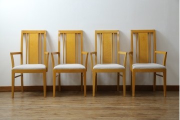 中古　美品!!　IDC大塚家具取り扱い　SPLENDOR(スプレンダー)　バーズアイメープル　洗練されたデザインが美しいダイニングチェア4脚セット　定価4脚で約23万円　(R-079089)