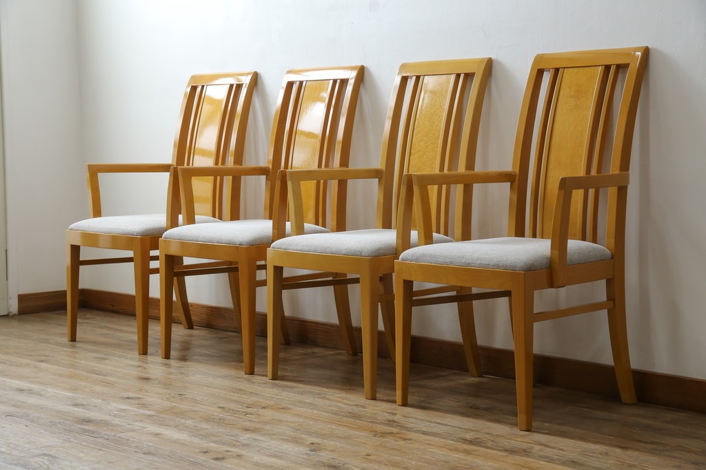 中古　美品!!　IDC大塚家具取り扱い　SPLENDOR(スプレンダー)　バーズアイメープル　洗練されたデザインが美しいダイニングチェア4脚セット　定価4脚で約23万円　(R-079089)