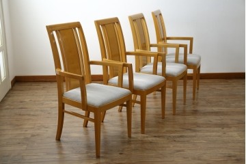 中古　美品!!　IDC大塚家具取り扱い　SPLENDOR(スプレンダー)　バーズアイメープル　洗練されたデザインが美しいダイニングチェア4脚セット　定価4脚で約23万円　(R-079089)