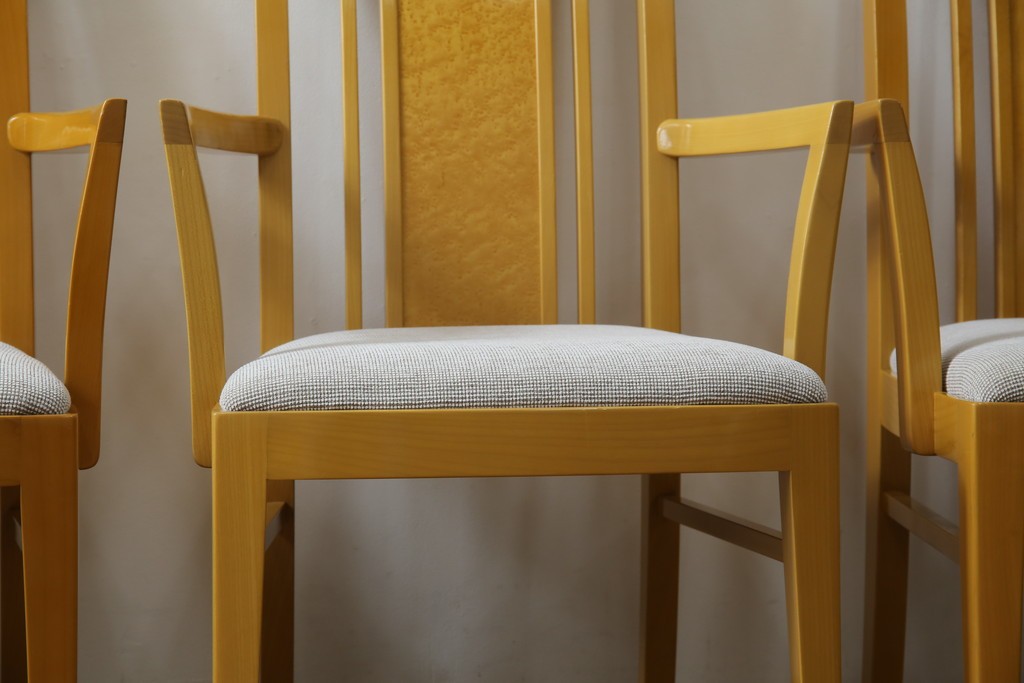 中古　美品!!　IDC大塚家具取り扱い　SPLENDOR(スプレンダー)　バーズアイメープル　洗練されたデザインが美しいダイニングチェア4脚セット　定価4脚で約23万円　(R-079089)