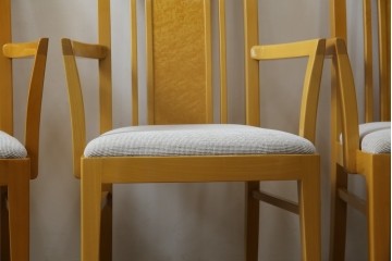 中古　美品!!　IDC大塚家具取り扱い　SPLENDOR(スプレンダー)　バーズアイメープル　洗練されたデザインが美しいダイニングチェア4脚セット　定価4脚で約23万円　(R-079089)