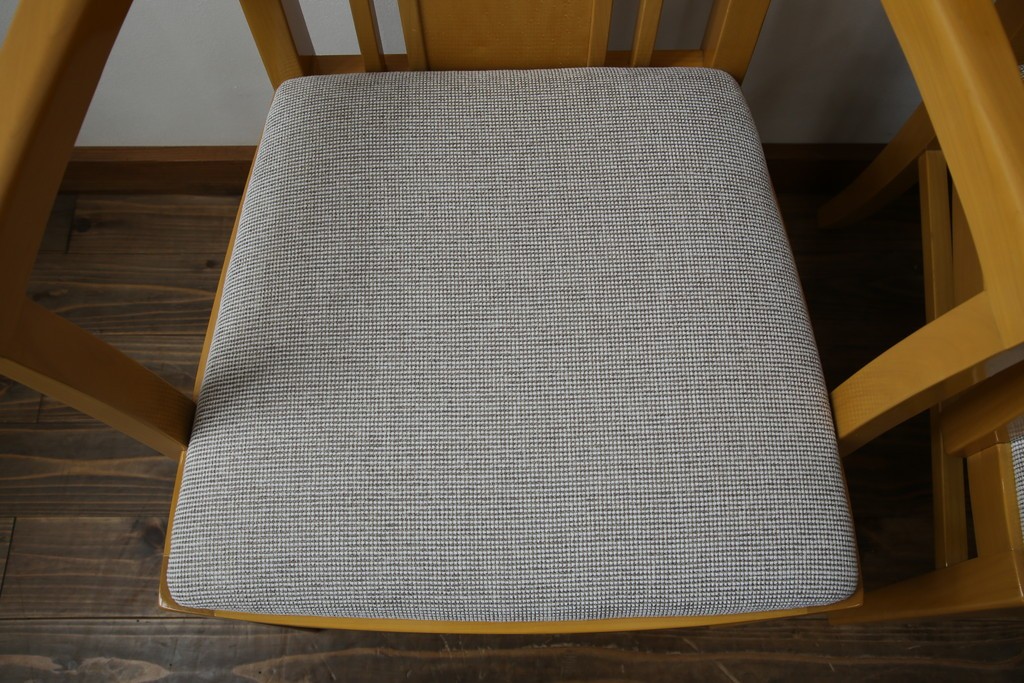 中古　美品!!　IDC大塚家具取り扱い　SPLENDOR(スプレンダー)　バーズアイメープル　洗練されたデザインが美しいダイニングチェア4脚セット　定価4脚で約23万円　(R-079089)