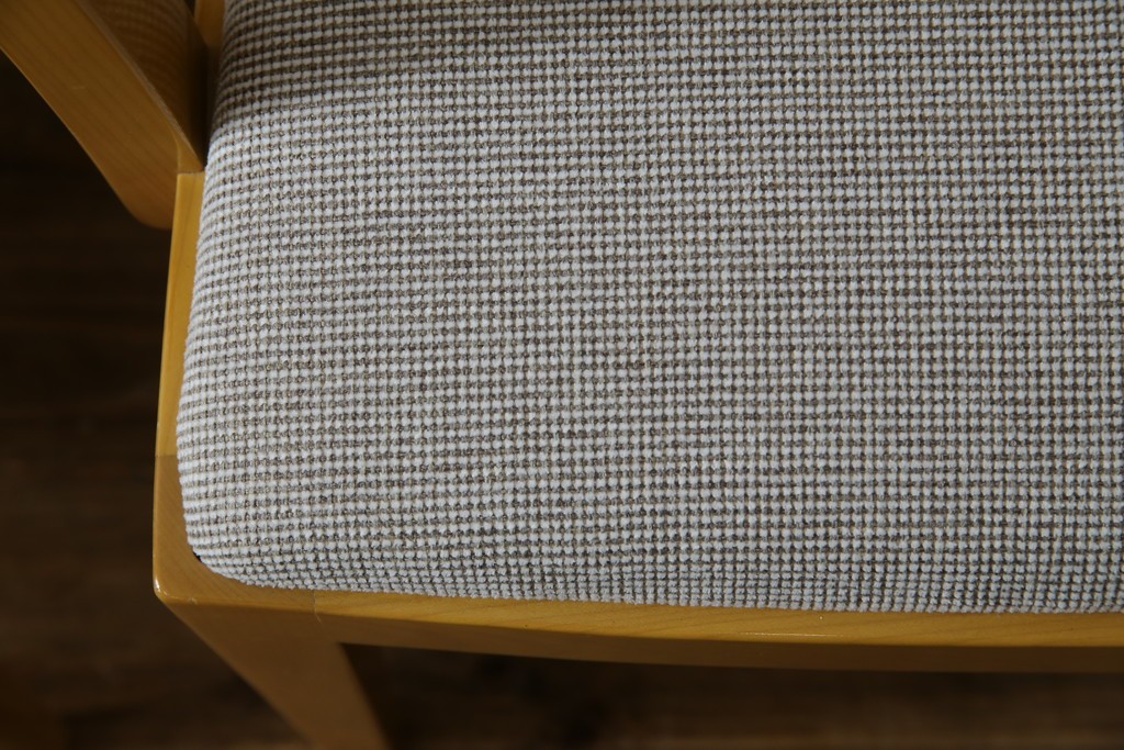 中古　美品!!　IDC大塚家具取り扱い　SPLENDOR(スプレンダー)　バーズアイメープル　洗練されたデザインが美しいダイニングチェア4脚セット　定価4脚で約23万円　(R-079089)