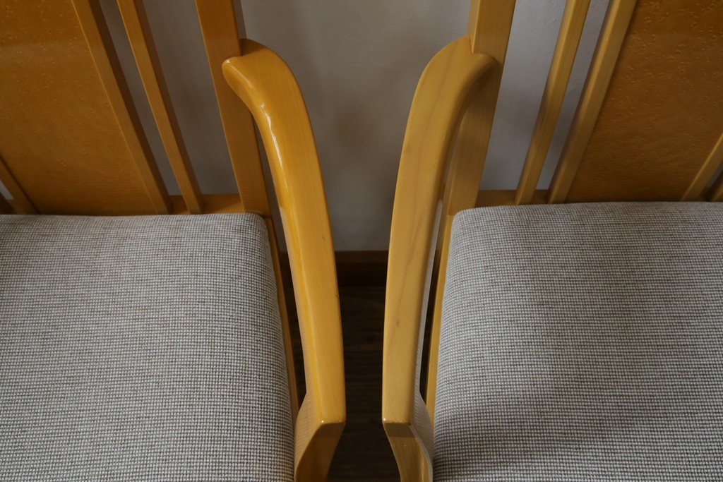 中古　美品!!　IDC大塚家具取り扱い　SPLENDOR(スプレンダー)　バーズアイメープル　洗練されたデザインが美しいダイニングチェア4脚セット　定価4脚で約23万円　(R-079089)