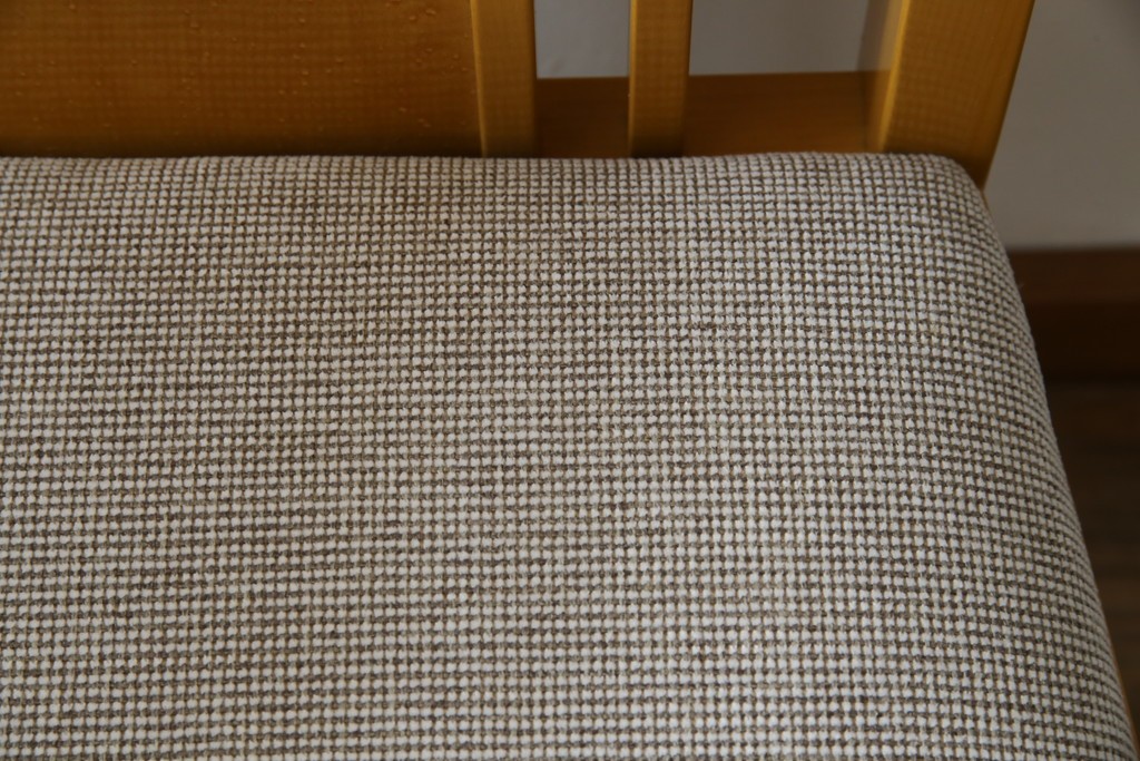 中古　美品!!　IDC大塚家具取り扱い　SPLENDOR(スプレンダー)　バーズアイメープル　洗練されたデザインが美しいダイニングチェア4脚セット　定価4脚で約23万円　(R-079089)