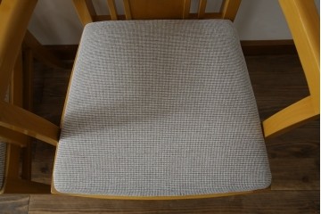 中古　美品!!　IDC大塚家具取り扱い　SPLENDOR(スプレンダー)　バーズアイメープル　洗練されたデザインが美しいダイニングチェア4脚セット　定価4脚で約23万円　(R-079089)