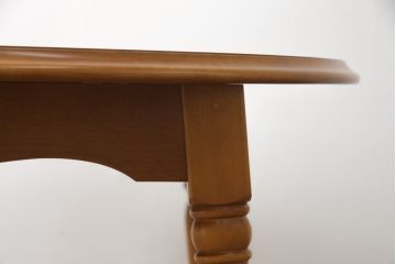 中古　美品!!　横浜ダニエル(daniel)　アーリーアメリカンシリーズ　幕板と挽き物脚の凝ったデザインが目を惹く丸テーブル(ラウンドテーブル、2人掛け、ダイニングテーブル)(R-079091)