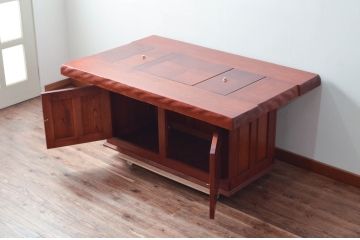 中古　美品　民芸家具　欅(ケヤキ)材　団らんのひと時にぴったりの温かな色味の囲炉裏テーブル(関西火鉢、長火鉢、木製火鉢、4人掛け、6人掛け、ダイニングテーブル、食卓)(R-079092)