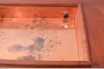 中古　美品　民芸家具　欅(ケヤキ)材　団らんのひと時にぴったりの温かな色味の囲炉裏テーブル(関西火鉢、長火鉢、木製火鉢、4人掛け、6人掛け、ダイニングテーブル、食卓)(R-079092)