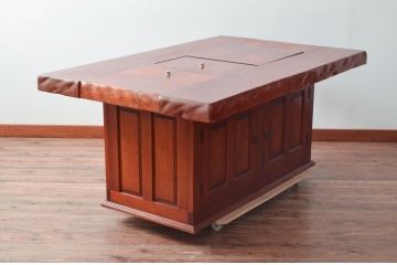 中古　美品　民芸家具　欅(ケヤキ)材　団らんのひと時にぴったりの温かな色味の囲炉裏テーブル(関西火鉢、長火鉢、木製火鉢、4人掛け、6人掛け、ダイニングテーブル、食卓)(R-079092)